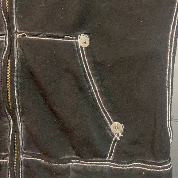 True r - Picture 4 of 8